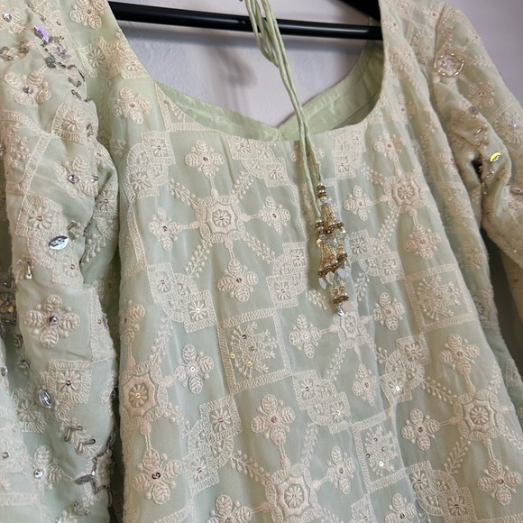 Lashkaraa Light Green Embroidered Suit - Picture 10 of 16